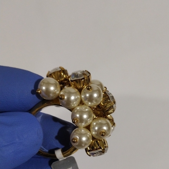 J. Crew Gold Ring with Pearls & Crystals Cluster - Women's Fashion Jewelry Sz. 8 - Picture 4 of 9